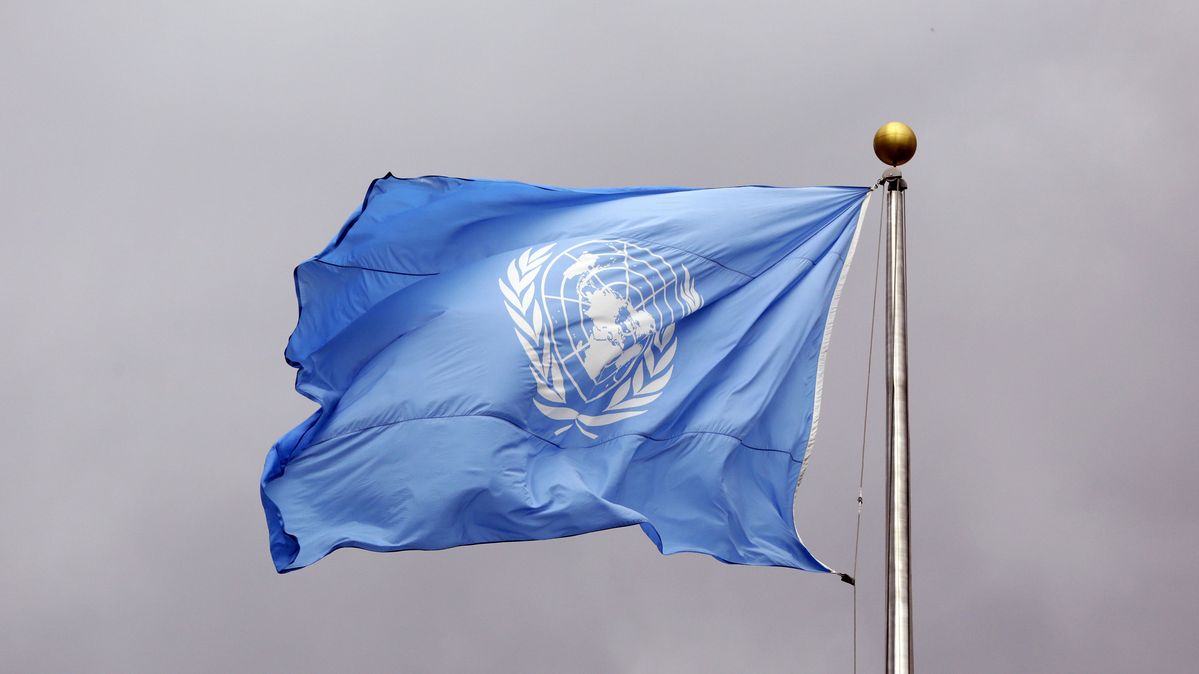 UN-Flagge auf dem Gelände des Sekretariats der Vereinten Nationen im UN-Hauptquartier in New York.