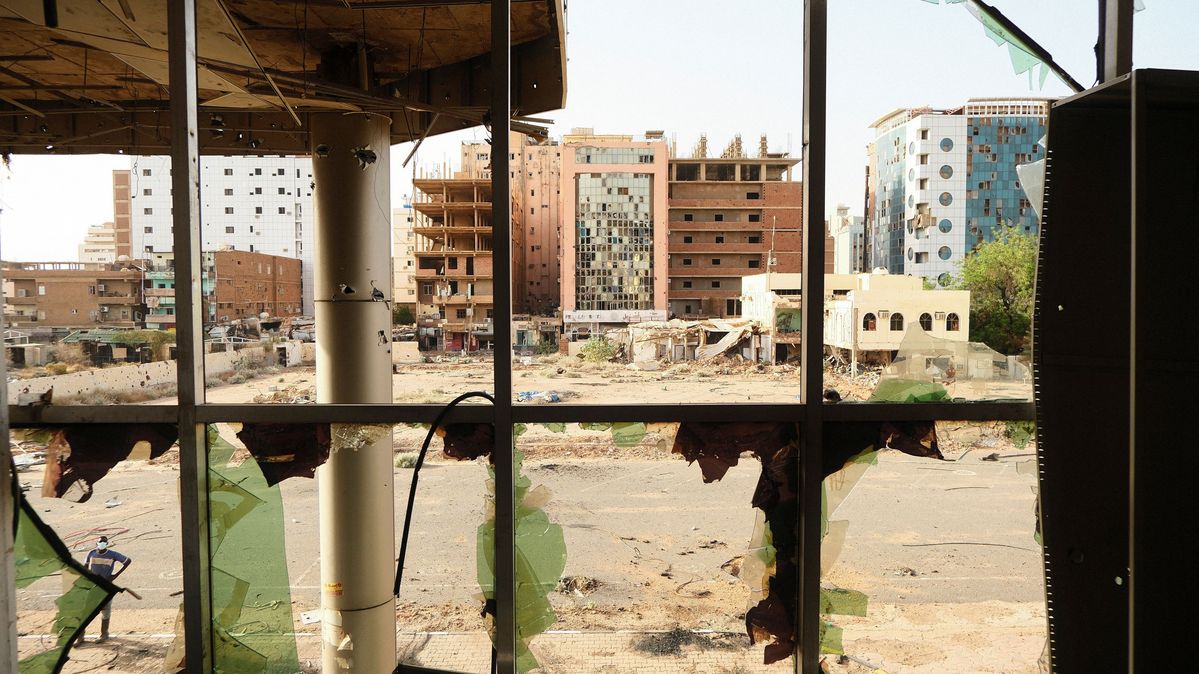 View of a destroyed hospital in Khartoum, Sudan (symbolic image) View of a destroyed hospital in Khartoum, Sudan (symbolic image)