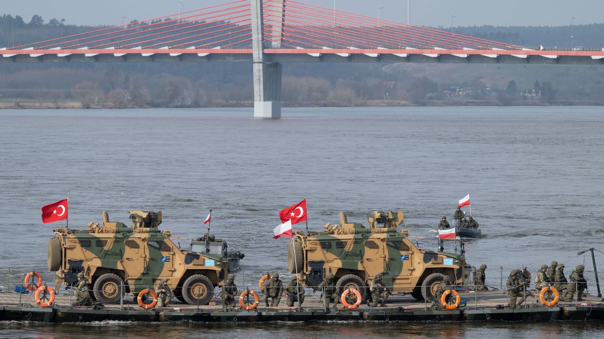 Türkische Soldaten nehmen im März 2024 an einer NATO-Übung an der Weichsel teil.