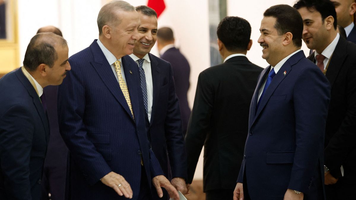 Turkish President Erdoğan and Iraqi Prime Minister al-Sudani at the signing of the four-nation memorandum on the Development Road project in Baghdad, 22 April 2024. Turkish President Erdoğan and Iraqi Prime Minister al-Sudani