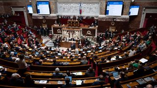 Frankreichs Premierminister Francois Bayrou während einer Regierungsbefragung in der Nationalversammlung in Paris