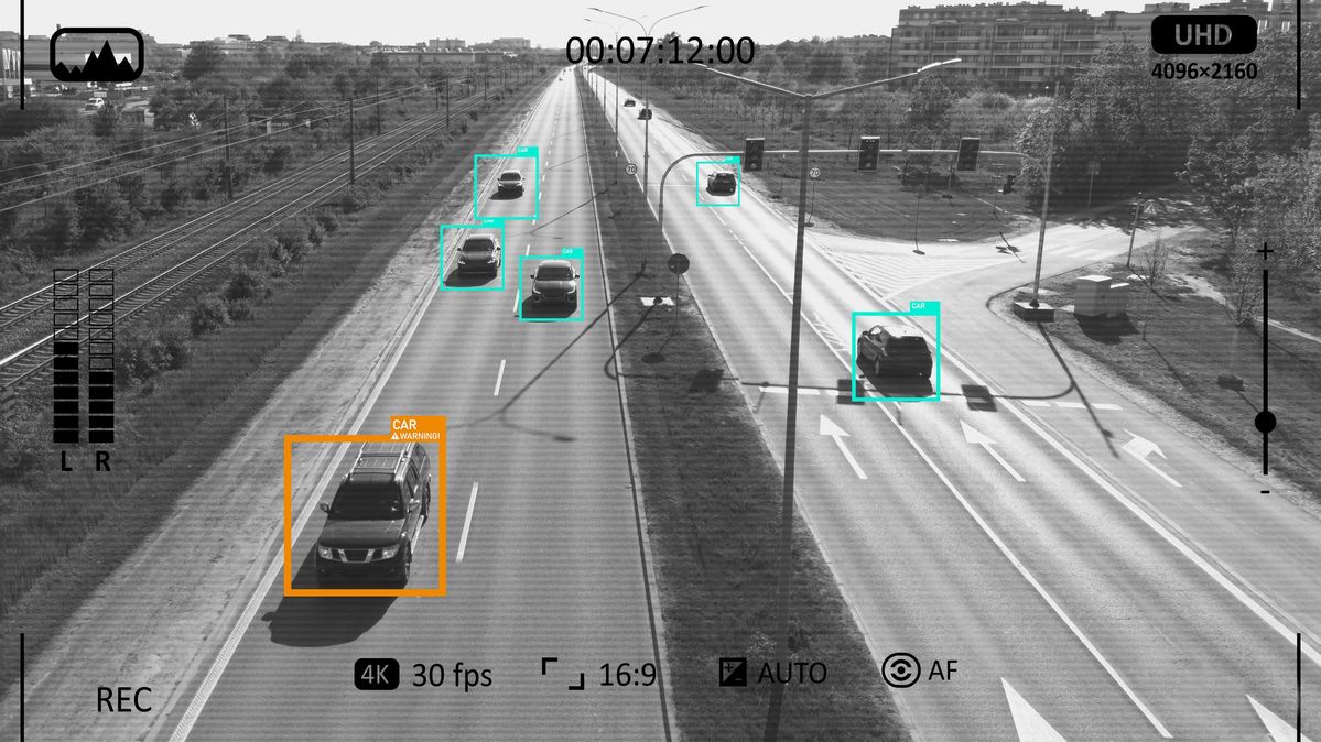 KI-gestützte Überwachung: Künstliche Intelligenz könnte künftig gezielt einzelne Personen oder Gruppen kontinuierlich überwachen. KI-gestützte Überwachung: Künstliche Intelligenz könnte künftig gezielt einzelne Personen oder Gruppen kontinuierlich überwachen.