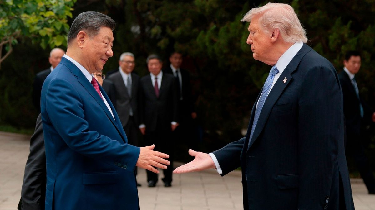 U.S. President Donald Trump and Chinese President Xi Jinping during a visit to Beijing in May 2026. Donald Trump and Chinas Staatschef shake hands