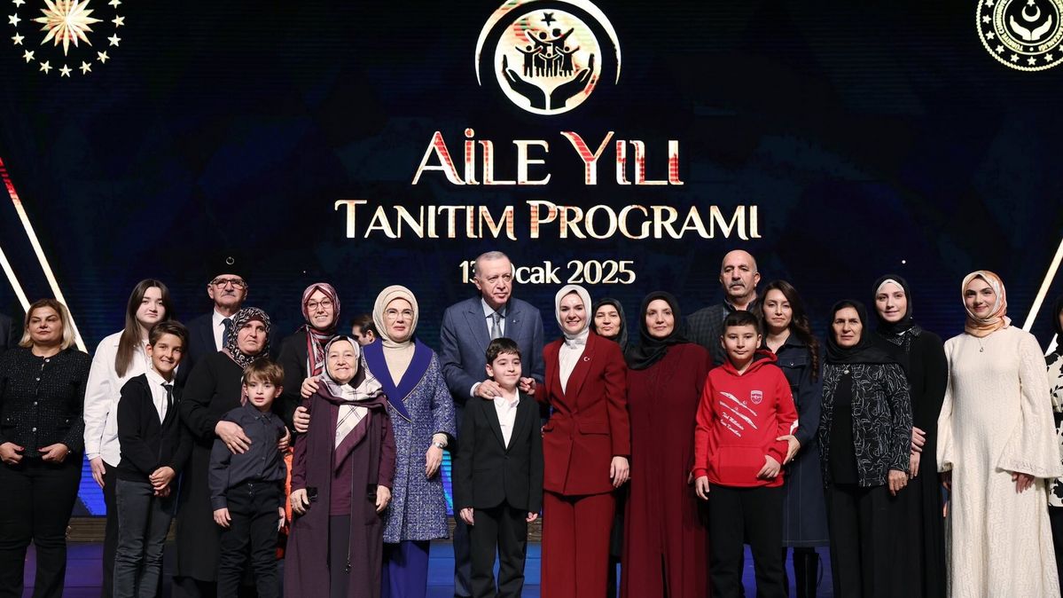 Turkish President Recep Tayyip Erdoğan at the ceremony for the “Year of the Family” initiative The Turkish president is on stage with people of various ages