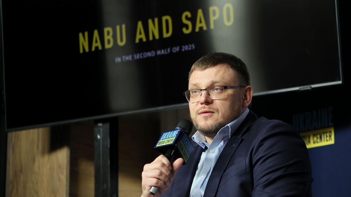 Semen Kryvonos, Direktor des Nationalen Antikorruptionsbüros der Ukraine (NABU), während eines Briefings zum Thema Korruption in Kyjiw