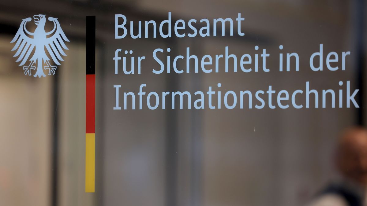Das Logo am Eingang des Bundesamtes für Sicherheit in der Informationstechnik (BSI) Logo des Bundesamtes für Sicherheit in der Informationstechnik