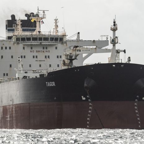 Die französische Marine hat den Öltanker „Tagor“ als Schiff der russischen Schattenflotte im Atlantik identifiziert und gestoppt, 02.06.2026.