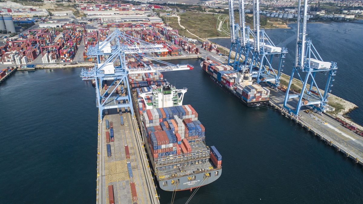 Luftaufnahme des Hafens Ambarlı nahe Istanbul Aufnahme eines Containerhafens nahe Istanbul